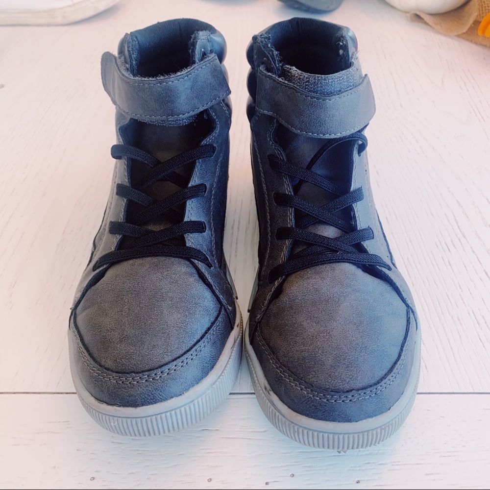 Boys High-Top Shoes - size 5